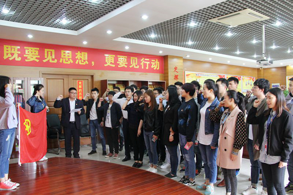 1501032197993173.jpg 4-重温入团誓词.jpg