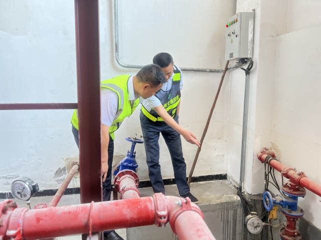 7宿州中心双堆集站对站内水电房，排水管道，边沟等位置进行充分排查、清理和维护，未雨绸缪做好防汛工作。 (3).jpg